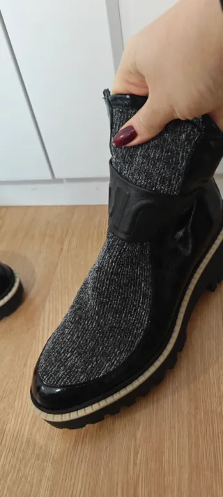 Botines de piel negros