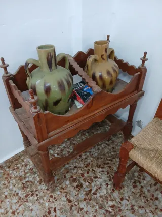 Antico canterano in legno e ceramica