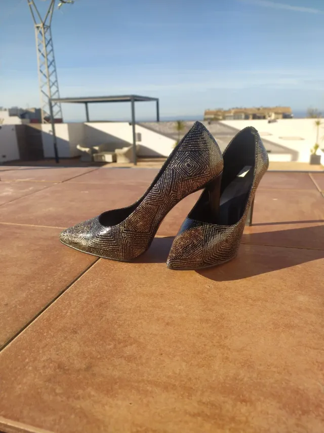 Zapatos de tacón Ezzio dorados y plateados