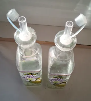2 bottiglie olio vetro decorate