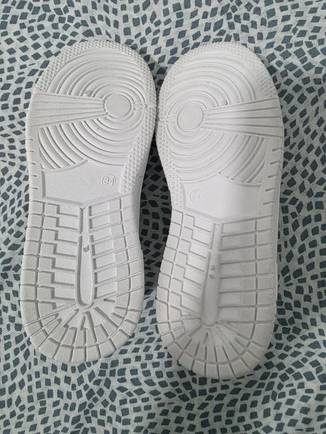 Zapatillas niño T.34 Pikachu Pokémon Blancas