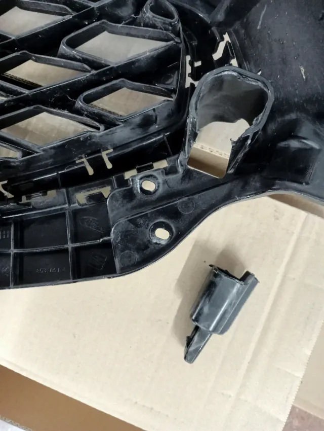 REJILLA Y ANTINIEBLA DERECHO CUPRA FORMENTOR TOQUE