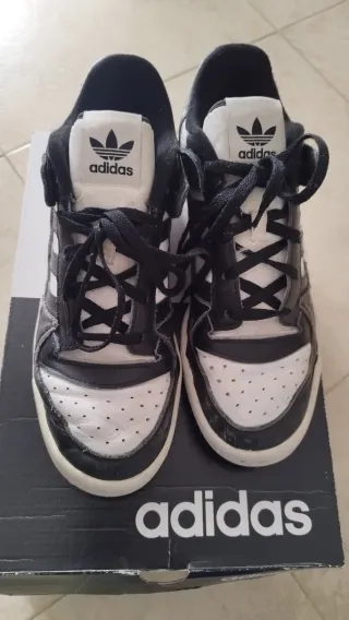 Zapatillas Adida Negras y Blancas originales