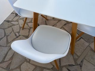 Mesa 80x80 y 4 sillas comedor