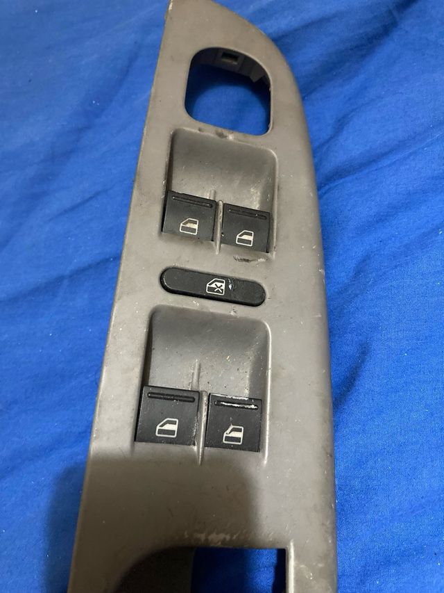 Moldura y botonera elevalunas Golf