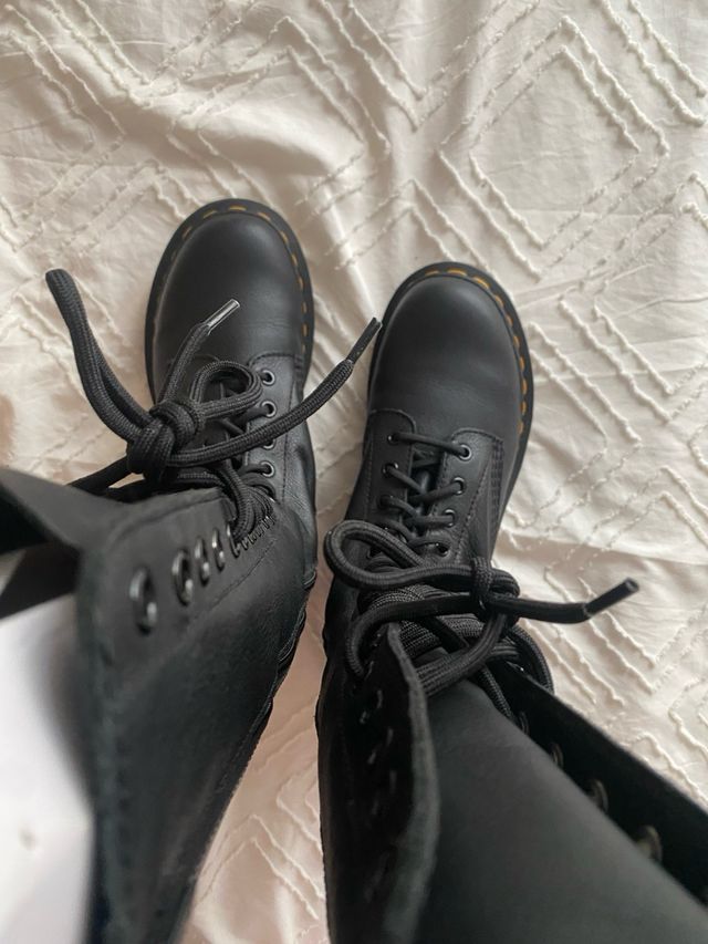 Bota Dr Martens 1B60 piel Virginia negra
