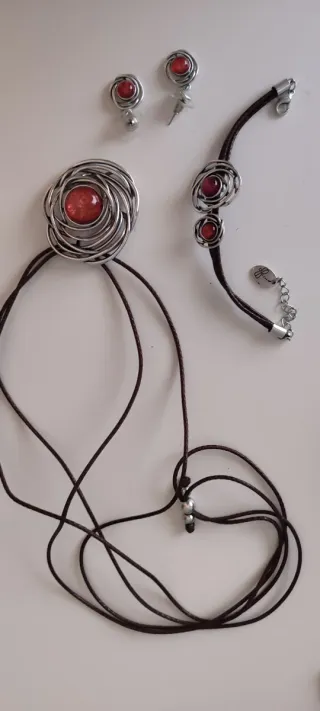 Conjunto collar, pendientes y pulsera