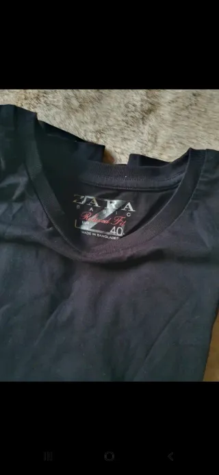 Camiseta Zara chico negra