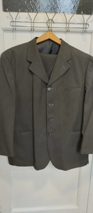 Traje de caballero gris