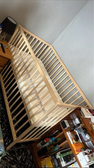Cuna de madera para bebé