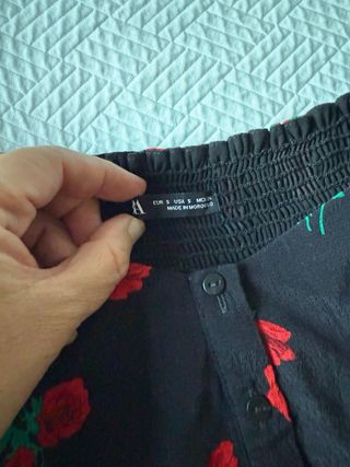 Conjunto Top y Falda Flores Rojas