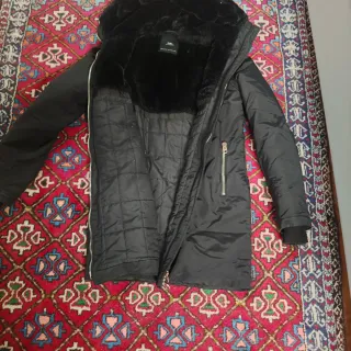 Giubbotto Zara donna nero con cappuccio