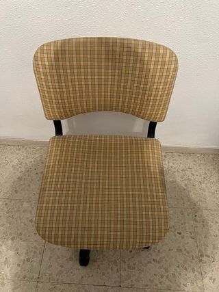 Silla de oficina ancha y cómoda