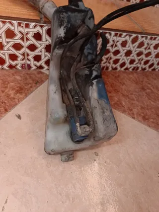 Botella agua limpiaparabrisas Renault Clio 3