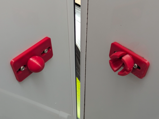 Retenedor puerta autocaravana/caravana resistente