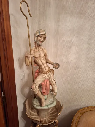 Figura mendigo con bastón y cuenco