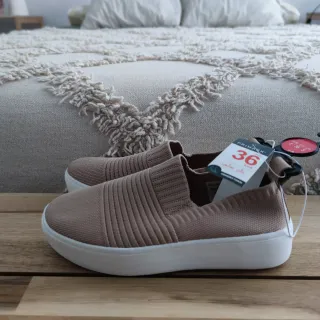 Tenis Primark sin cordones beige talla 36