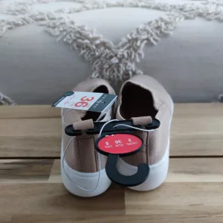 Tenis Primark sin cordones beige talla 36