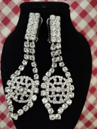 Orecchini strass di qualità pendenti eleganti