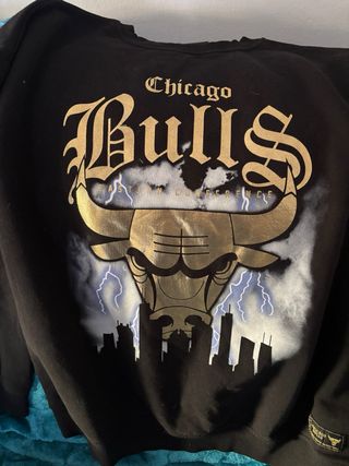 Sudadera Chicago Bulls Negra y Dorada