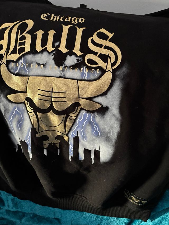 Sudadera Chicago Bulls Negra y Dorada