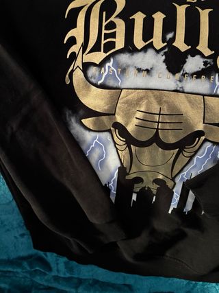 Sudadera Chicago Bulls Negra y Dorada