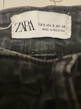 Pantalones vaqueros negros ajustados