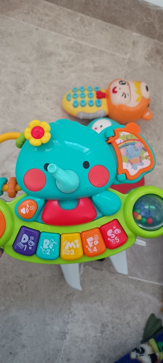 Set di giocattoli per neonati: aereo, elefante, pinguino