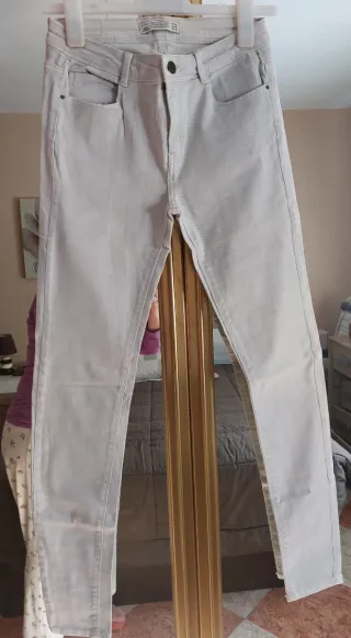 Pantalones TRAFALUC gris claro  .