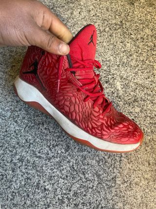 Zapatillas Jordan Rojas Talla 42