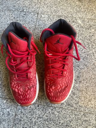 Zapatillas Jordan Rojas Talla 42