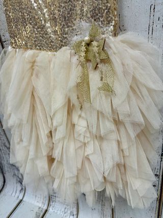 Vestido fiesta niña beige y dorado
