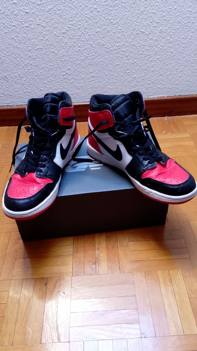Jordan 1 High Bred Toe Negro Rojo