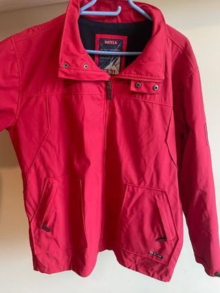 Cazadora roja Batela