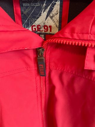 Cazadora roja Batela