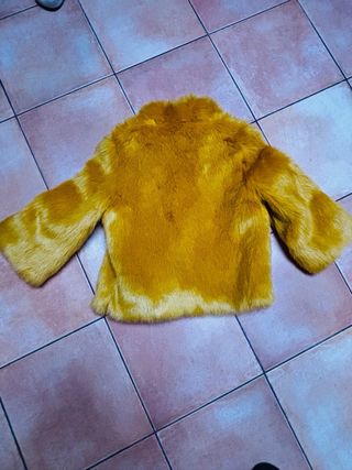 Pelliccia sintetica gialla maniche 3/4