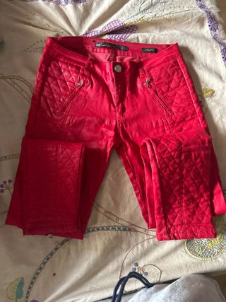 Pantalones Zara efecto piel acolchados
