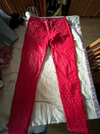 Pantalones Zara efecto piel acolchados