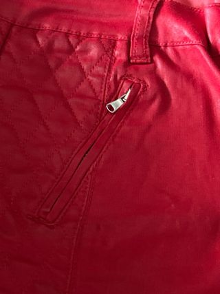 Pantalones Zara efecto piel acolchados