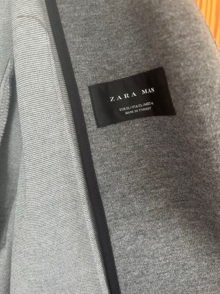 Chaqueta americana Zara Man gris con bolsillos
