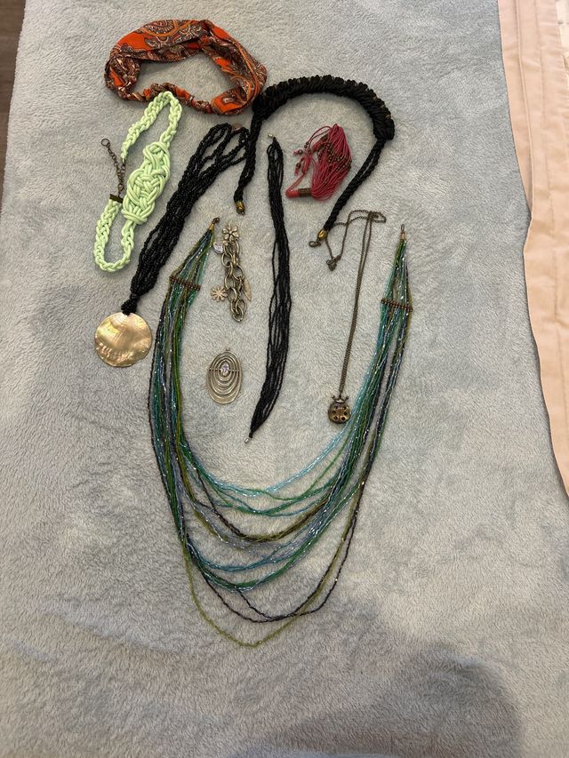 Lote Bisutería Collares y Pulseras, collar reloj