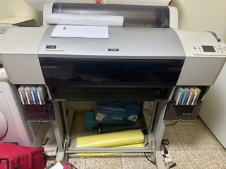 Impresora Epson Gris y Blanca