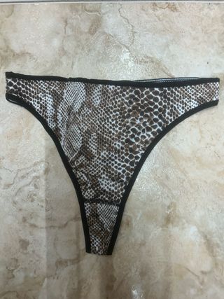 Tanga con estampado de serpiente 2x1€