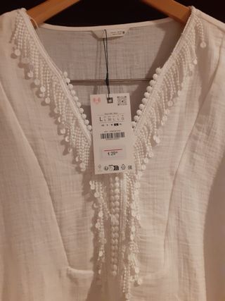 Blusa blanca con detalles de encaje