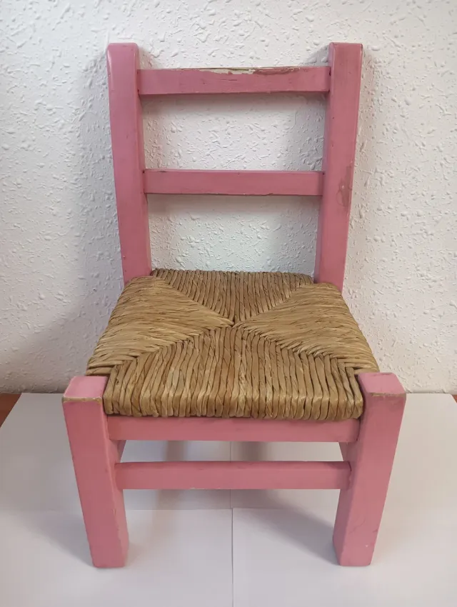Sillita madera rosa y mimbre