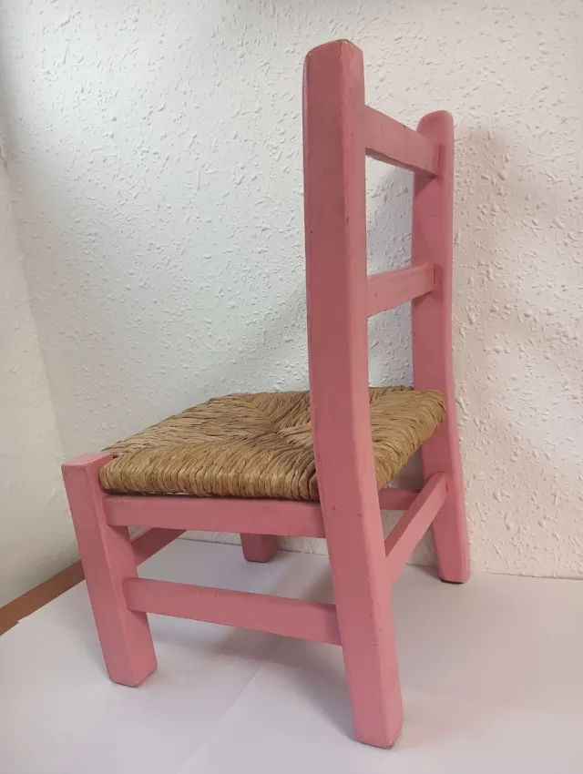 Sillita madera rosa y mimbre
