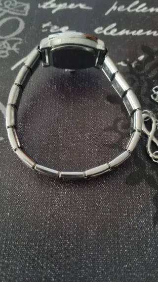 Reloj de acero con pulsera de regalo