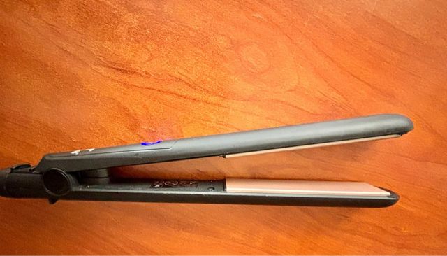 Plancha de pelo Thulos Negra