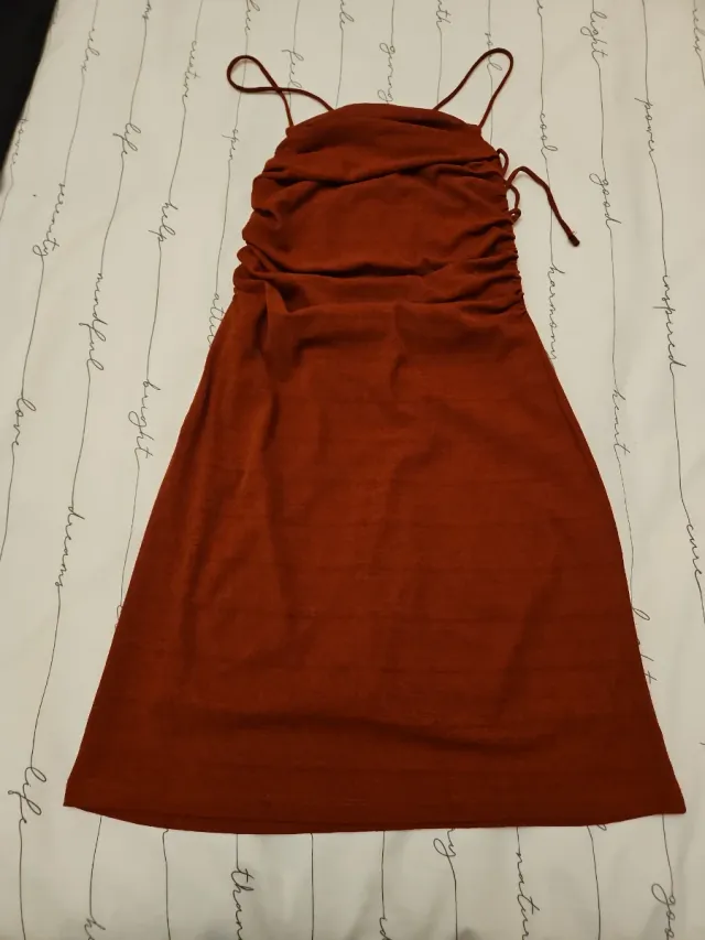 Vestido rojo fruncido tirantes