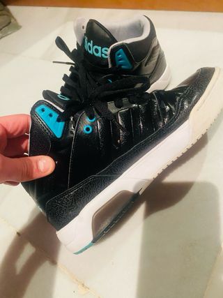 Zapatillas Adidas Negras y Turquesa